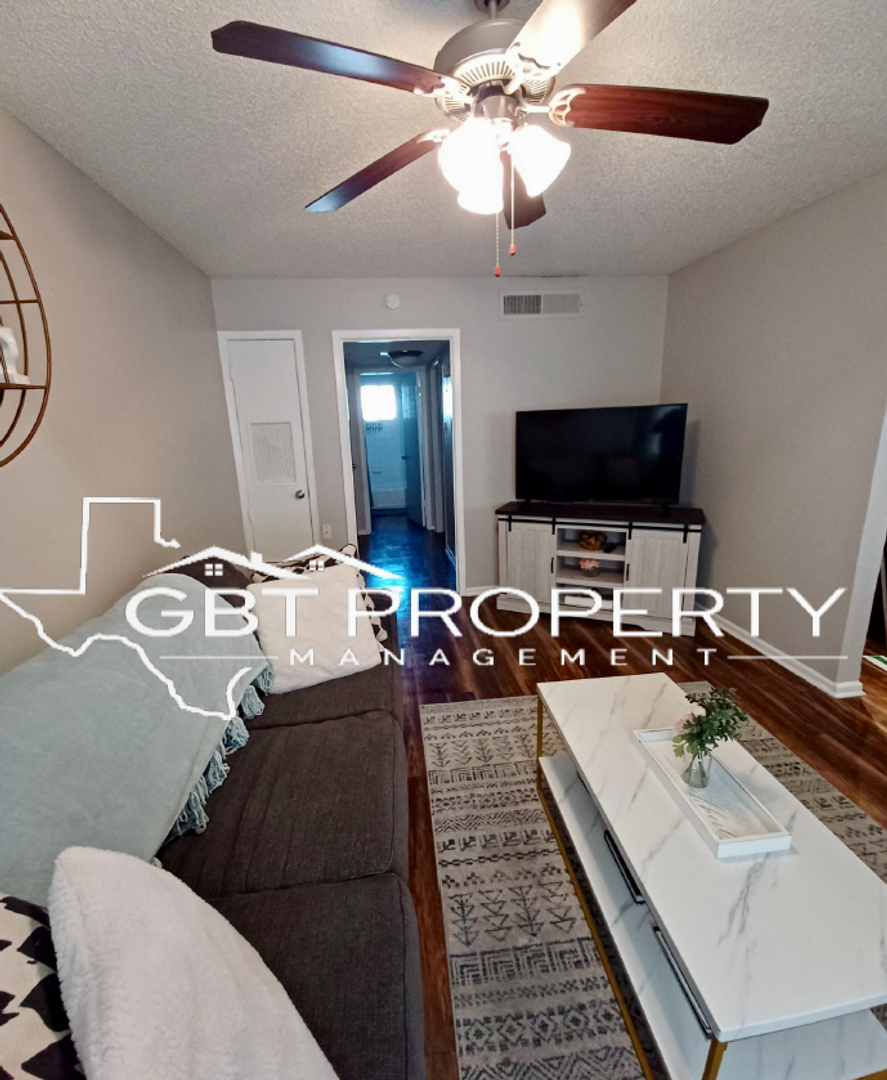 Universal City Apartment: 2205 Pat Booker Rd