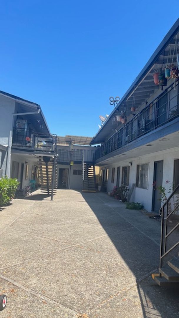 El Sobrante Apartment: 4330 Appian Way