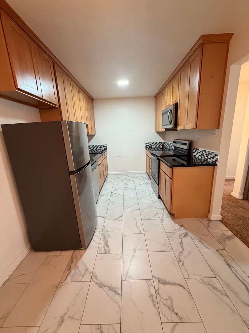 Alameda Apartment: 2233 Otis Dr