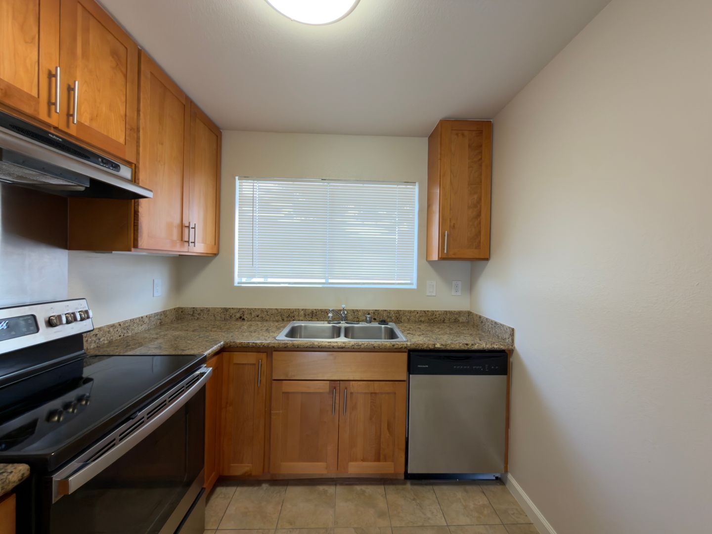 Pinole Apartment: 900 Alvarez Ave