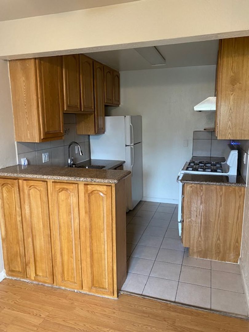Concord Apartment: 1670 Haller Court