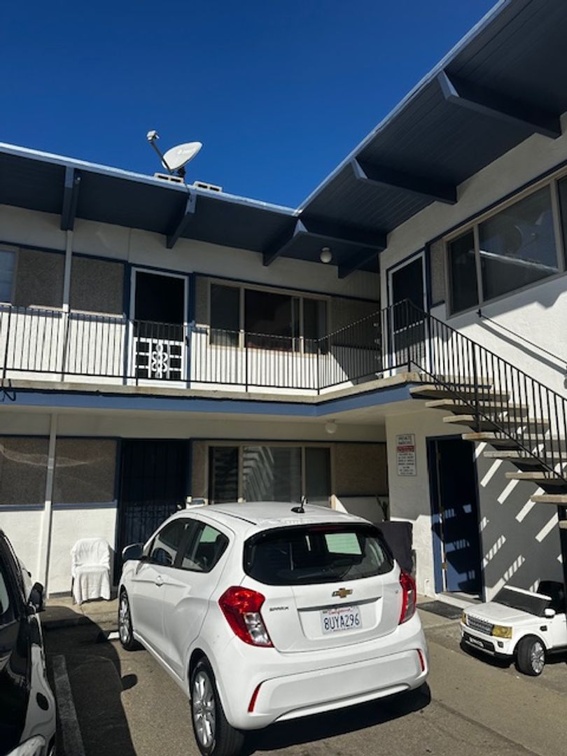 Pinole Apartment: 1139 San Pablo Ave