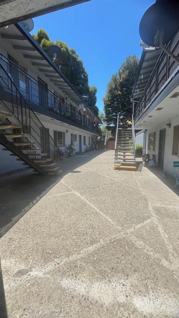 El Sobrante Apartment: 4330 Appian Way