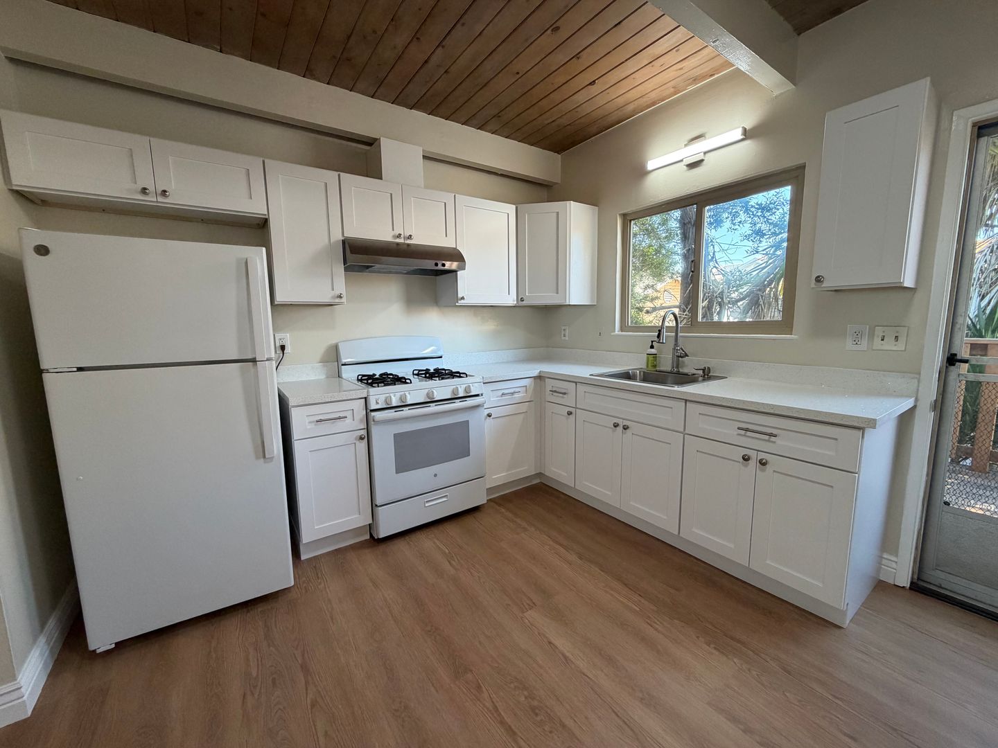 Pinole Apartment: 1139 San Pablo Ave