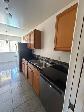 Quaint living with modern amenities and beautiful views – photo 1
