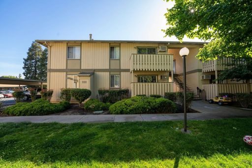 SERENE + Peaceful Residential Tree-like Setting in one of the BEST neighborhoods in Concord! Parking + Pool + Onsite Laundry – photo 1