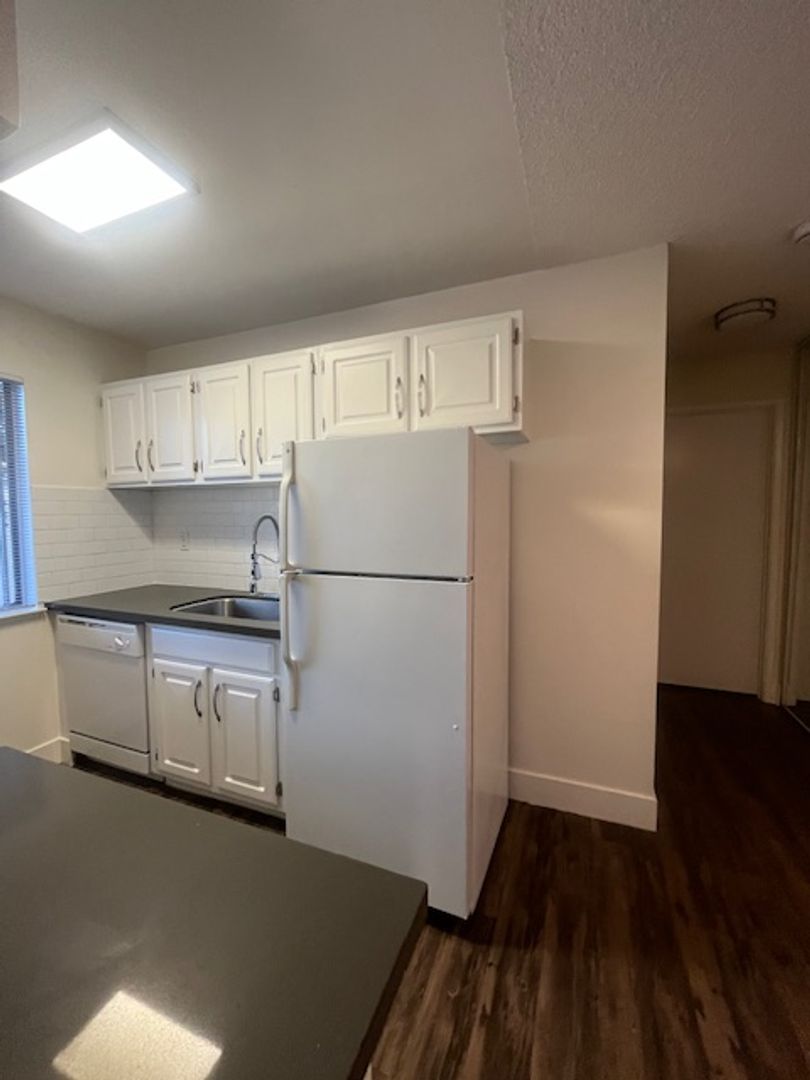 Concord Apartment: 2055 Fox Way