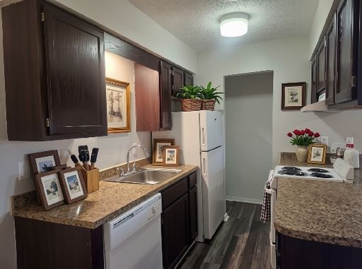 2 Bedroom 1 Bath (upstairs) with Washer/Dryer – photo 1