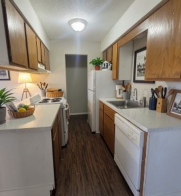 2 Bedroom 1 Bath (upstairs) with Washer/Dryer