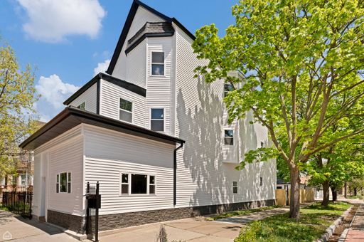 *** 3BR-3BA / CENTRAL AIR / KITCHEN APPL INCL / IN-UNIT LAUNDRY / STORAGE / ENCLOSED PATIO *** – photo 1