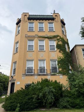 *** RENT FREE / 3 BDRM - 1.5 BTH / RECENTLY REHABBED / ONLY PAY ELECTRIC / LAUNDRY ON SITE *** – photo 1