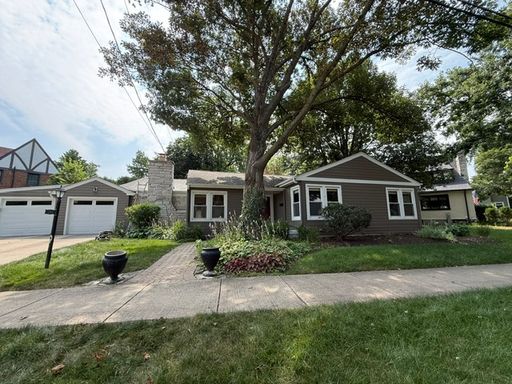 *** 3BR-2BA / HARDWOOD FLOORS / SS APPLIANCES / IN-UNIT LAUNDRY / CENTRAL AIR / ATTACHED GARAGE *** – photo 1