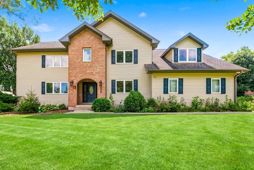 *** 5BR, 4.5BA / HARDWOOD FLOORS / CENTRAL AIR / LARGE GARAGE / IN-UNIT LAUNDRY / FENCED YARD / PET FRIENDLY *** – photo 1