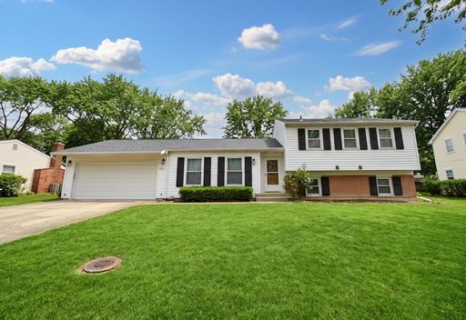 *** NAPERVILLE / 4 BDRM - 2 BTH / LARGE FENCED YARD W DECK / 2 CAR ATTACHED GARAGE *** – photo 1
