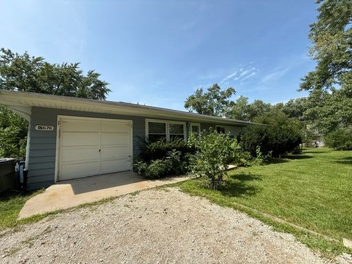 *** CORNER LOT 4BR, 1.5BA / CENTRAL AIR / KITCHEN APPL INCL / IN-UNIT LAUNDRY / GARAGE / PARTIALLY FINISHED BASEMENT *** – photo 1