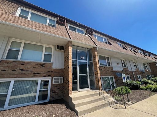 *** WESTMONT / 1BR-1BA / SS APPLIANCES / PARKING INCLUDED / PET FRIENDLY / TENANT PAYS ELECTRIC ONLY / LAUNDRY ON SITE ***