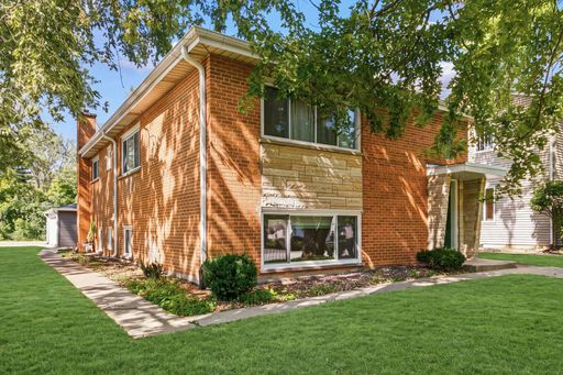 *** 2 BDRM-2BTH / 1200 SF / WALK TO METRA / GARAGE / 100% UPDATED / CENTRAL AIR / SS APPLIANCES / IN-UNIT LAUNDRY ***