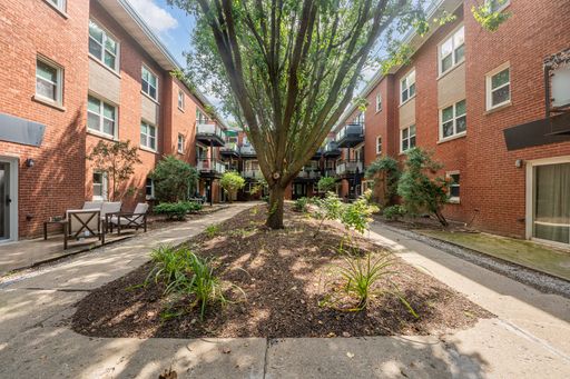 *** EDGEWATER GLEN / 2BR-1BA / IN UNIT LAUNDRY / ASSIGNED PARKING / CORNER UNIT / CENTRAL AC *** – photo 1