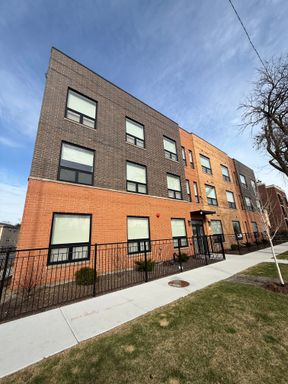 *** 2BR-2BA / CENTRAL AIR / PARKING AVAILABLE / EASY COMMUTE / KITCHEN APPL INCL / IN-UNIT LAUNDRY *** – photo 1