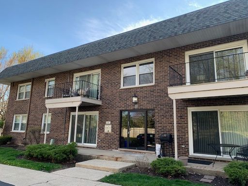 *** 2 BDRM / FIRST FLOOR UNIT / APPLIANCES INCL / PET FRIENDLY / LAUNDRY IN BUILDING ***