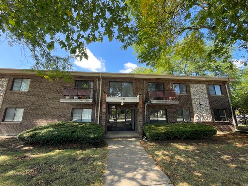 *** FIRST FLOOR UNIT / APPL INCL / COIN LAUNDRY / PRIVATE PATIO / 2 PARKING SPOTS ***
