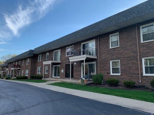 **** 2BR-1BA GENEVA CONDO / 2ND FLOOR / CENTRAL AIR / LARGE PRIVATE STORAGE UNIT / W&D IN BUILDING ***