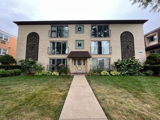 *** AVAILABLE 10-15-26! / DES PLAINES CONDO / HARDWOOD FLOORS / SS APPLIANCES / IN-UNIT LAUNDRY / GARAGE / PAY ELECTRIC ONLY**