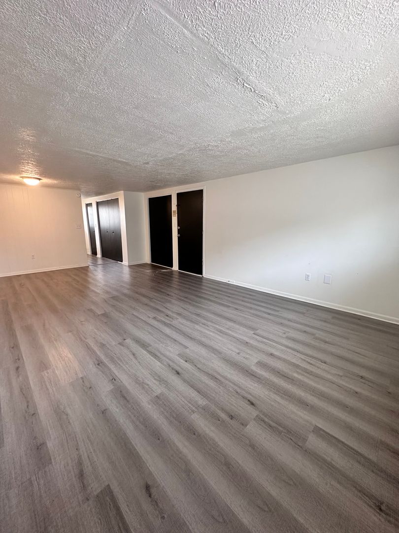 2 Bedroom and 1.5 Bathroom Apartment in Beaver PA!
