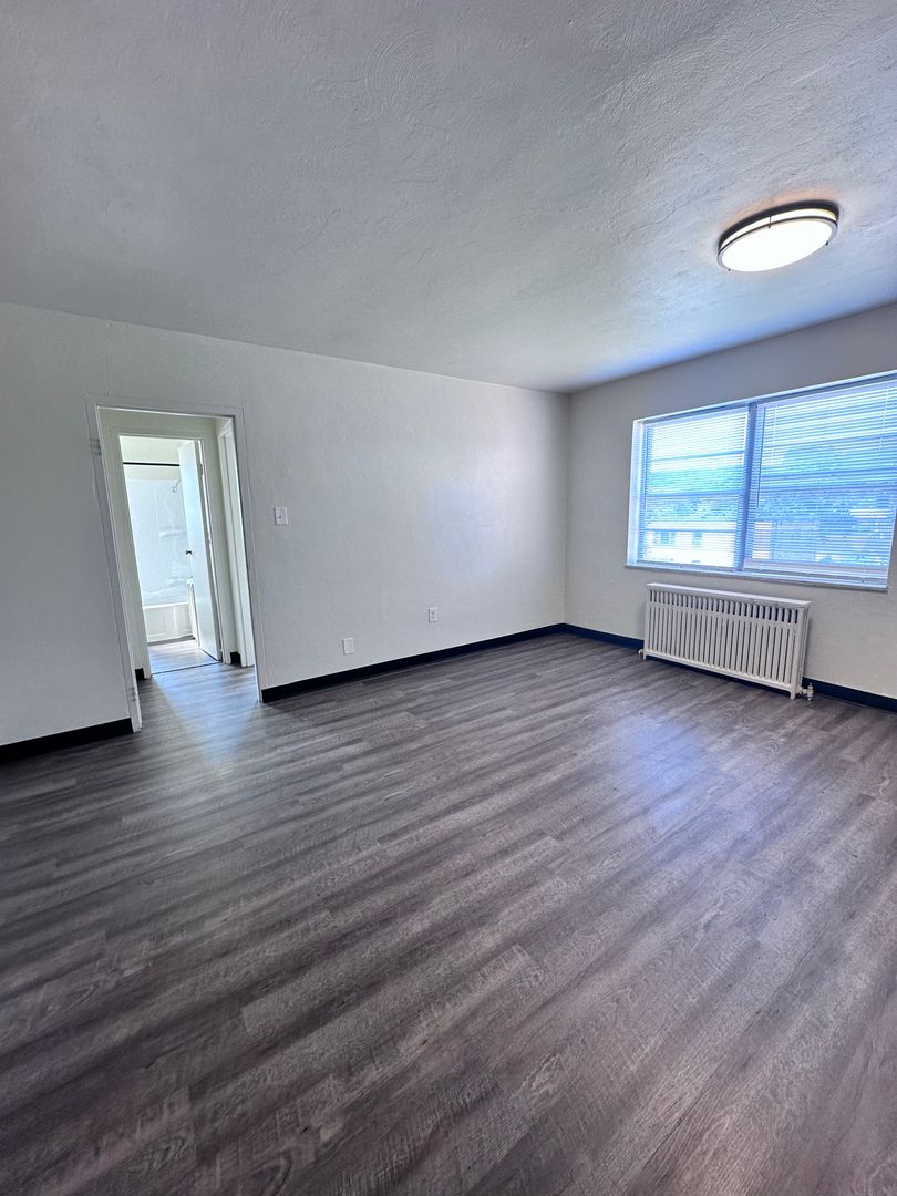 Baden Apartment: 912 2nd St Baden, PA 15005
