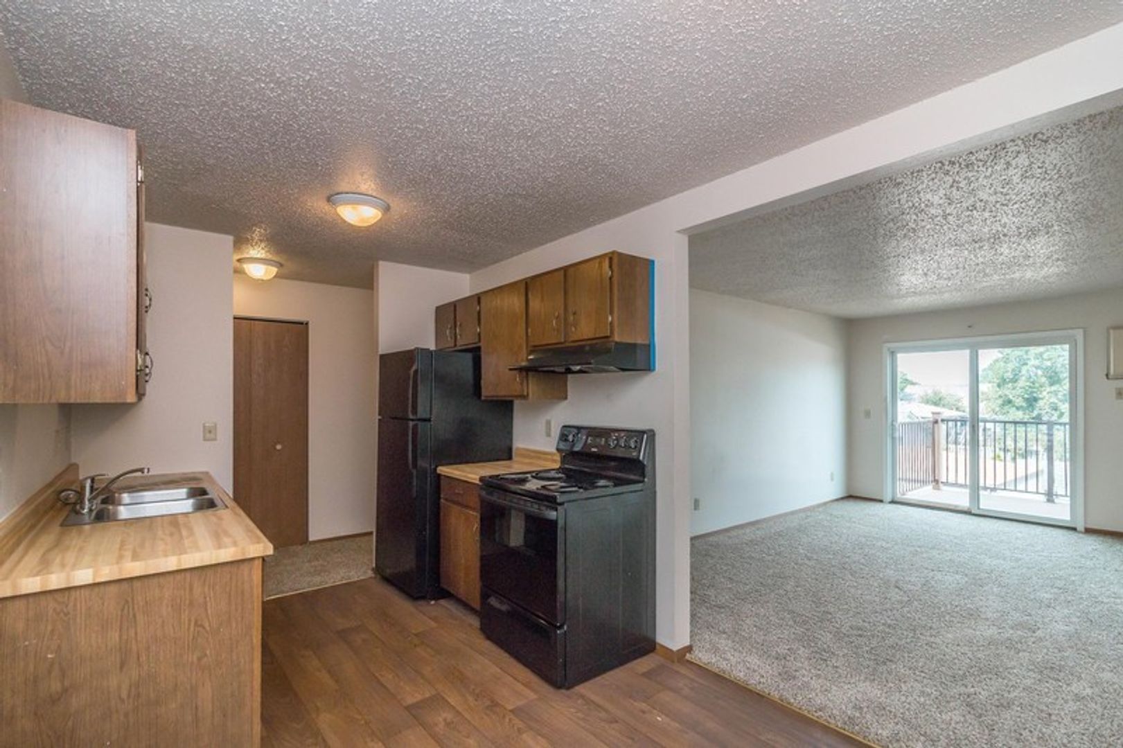 Dickinson Apartment: 2068 Prairie Ave