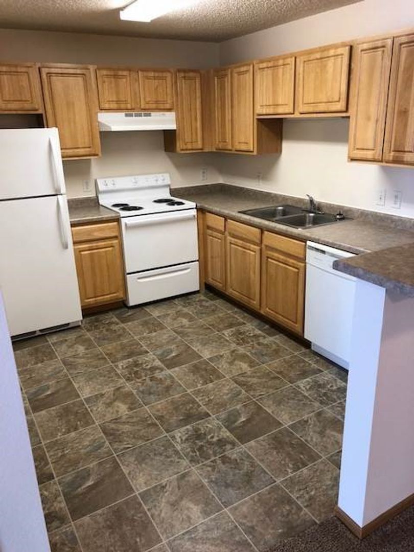 Alexandria Apartment: 815 34th Ave E