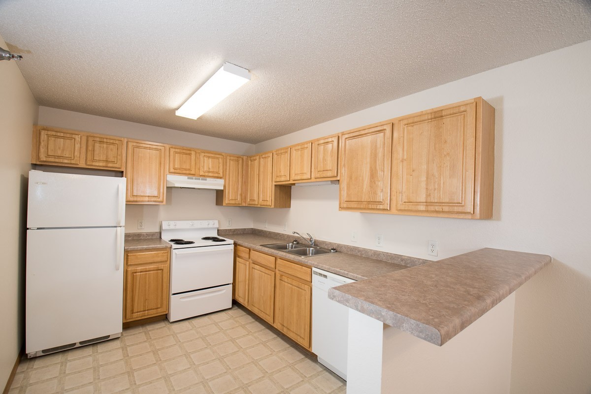 Alexandria Apartment: 815 34th Ave E