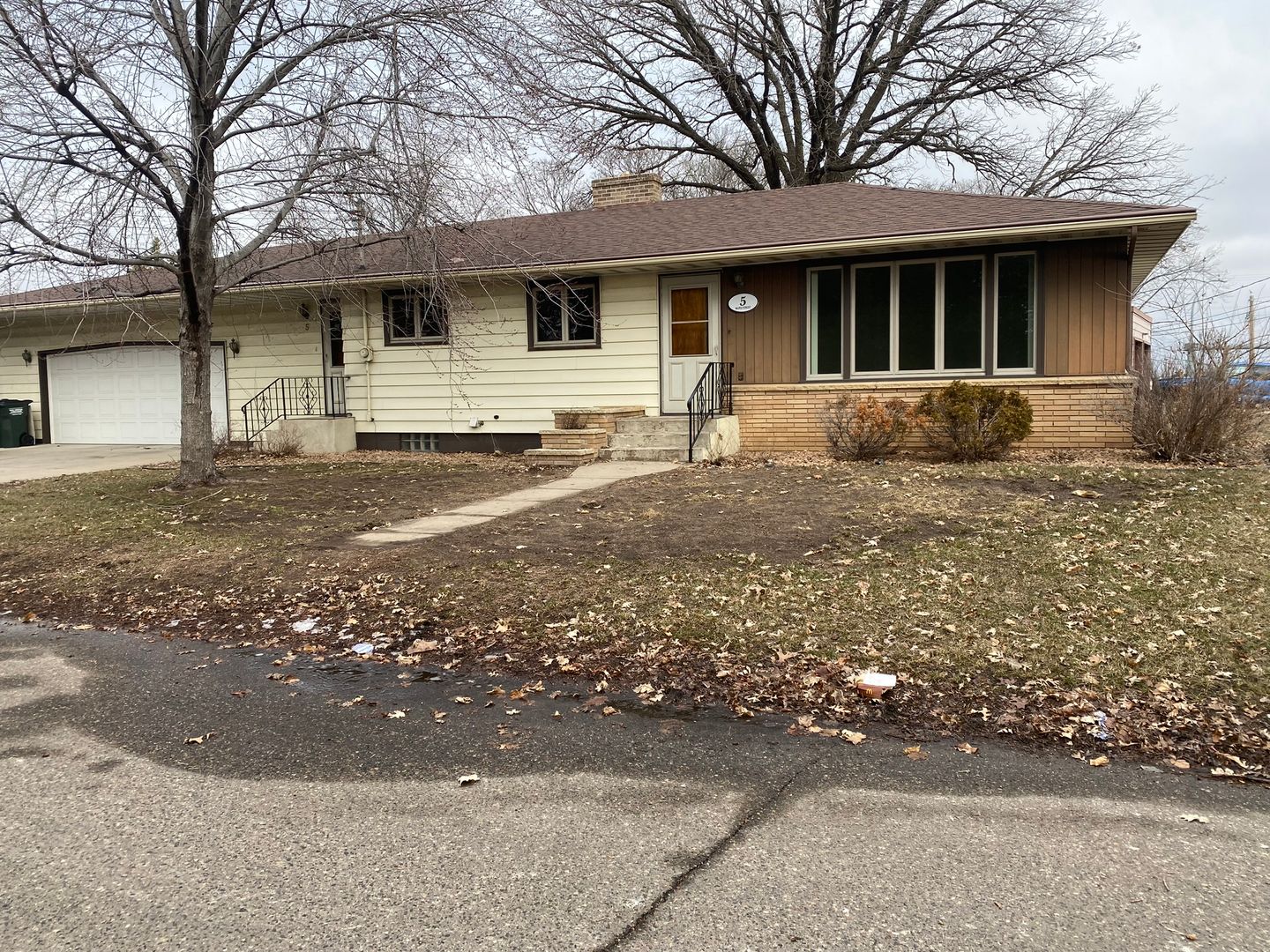 Waite Park House: 5 Maple St N