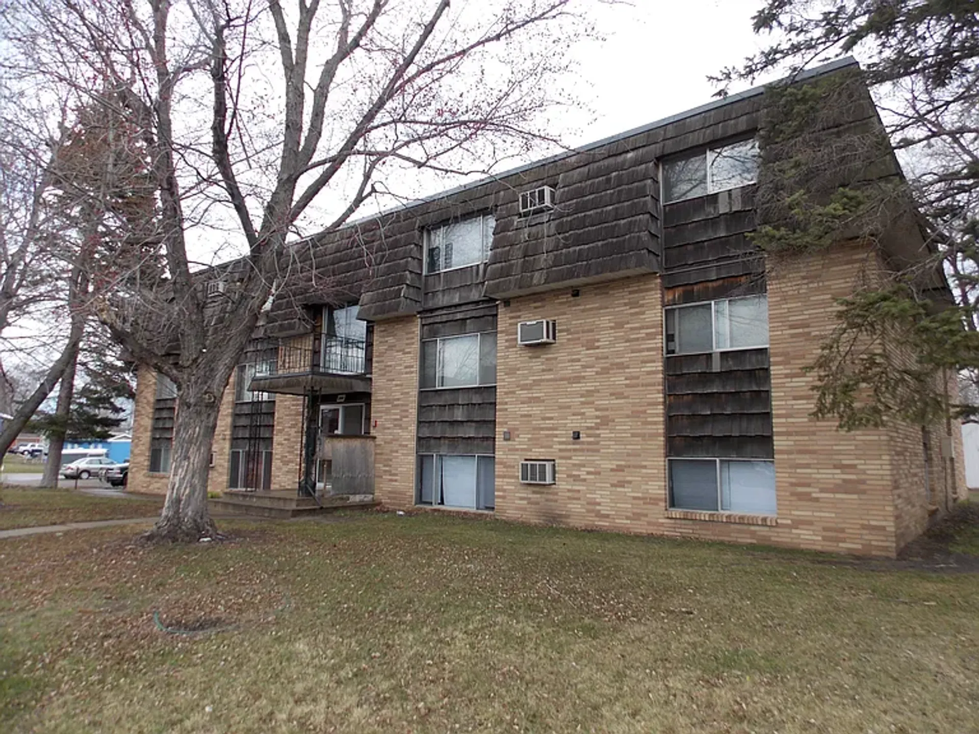St. Cloud Apartment: 344 33rd Ave N