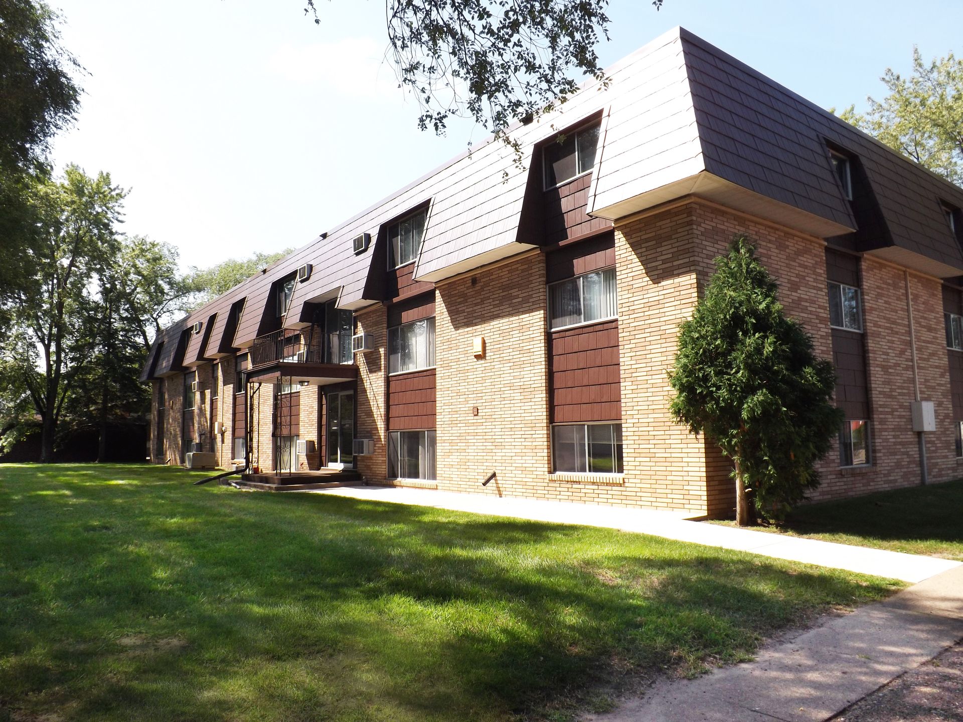 St. Cloud Apartment: 444 33rd Ave N