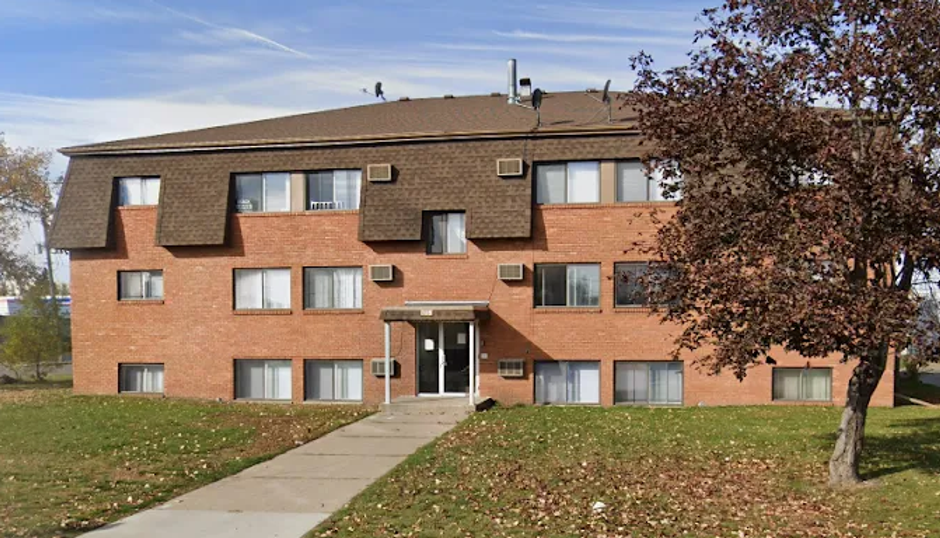 St. Cloud Apartment: 705 32nd Ave N
