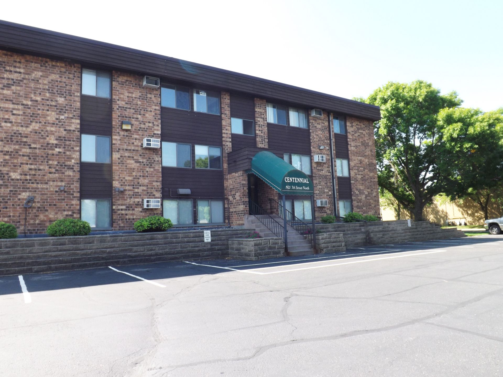 St. Cloud Apartment: 1921 7th St N