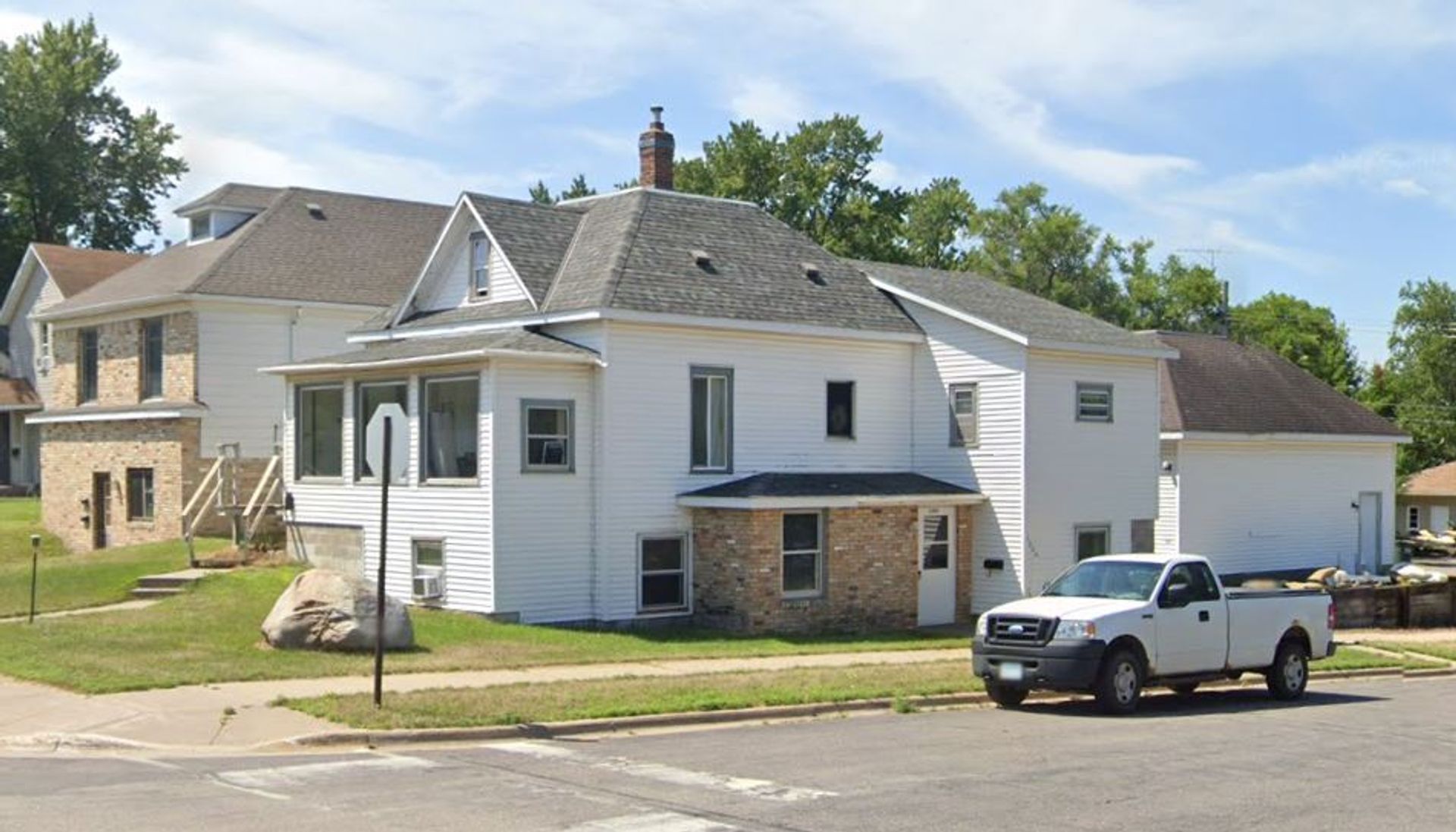 157 10th Avenue North