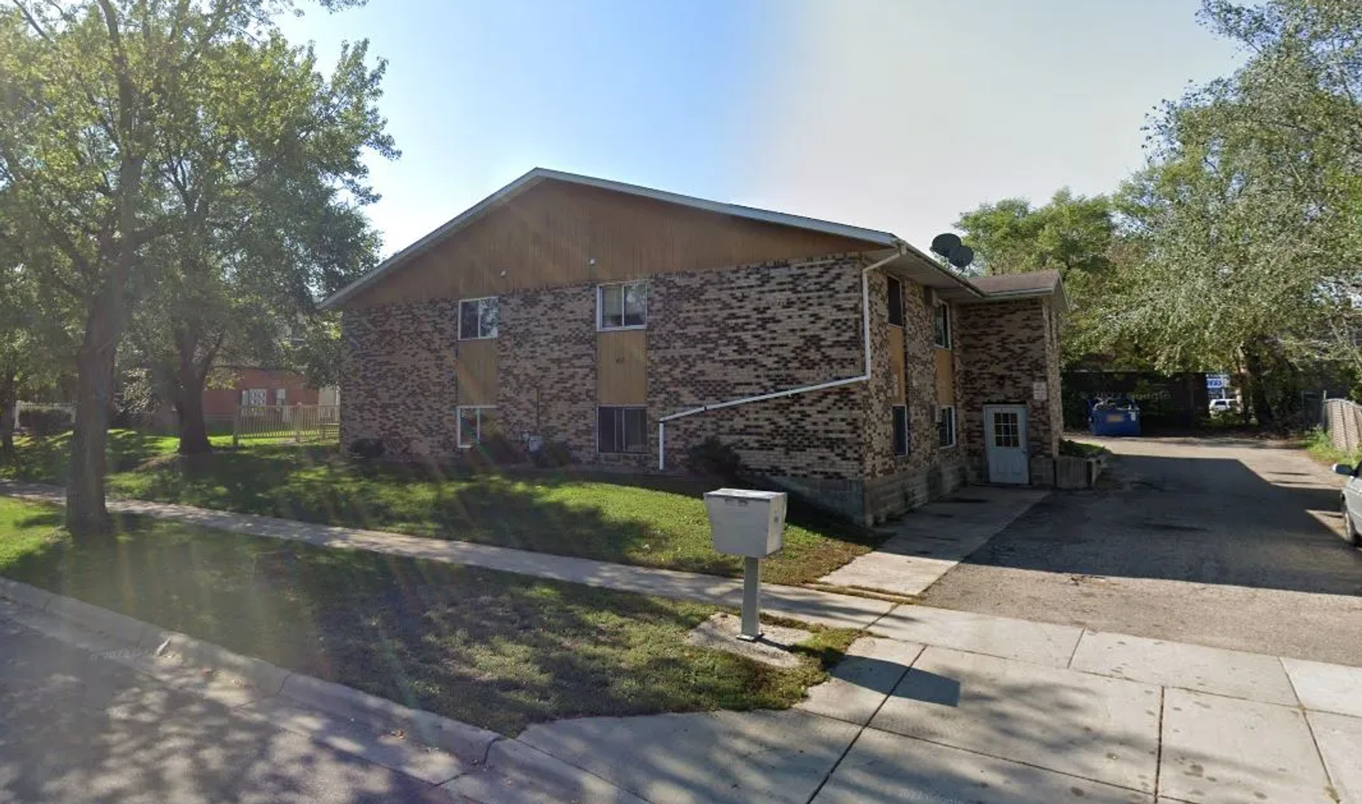 St. Cloud Apartment: 421 8th Ave N