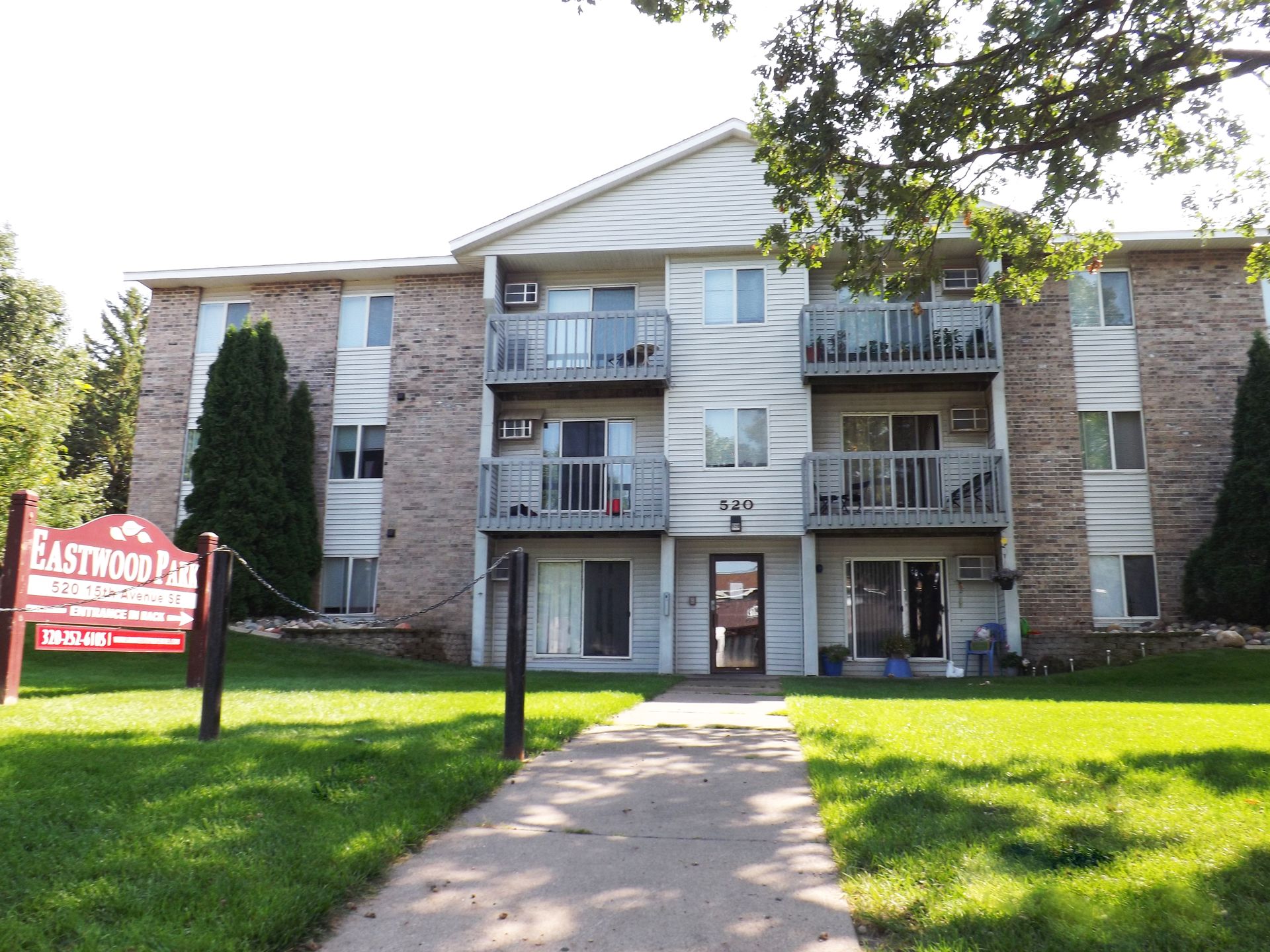 St. Cloud Apartment: 520 15th Ave SE