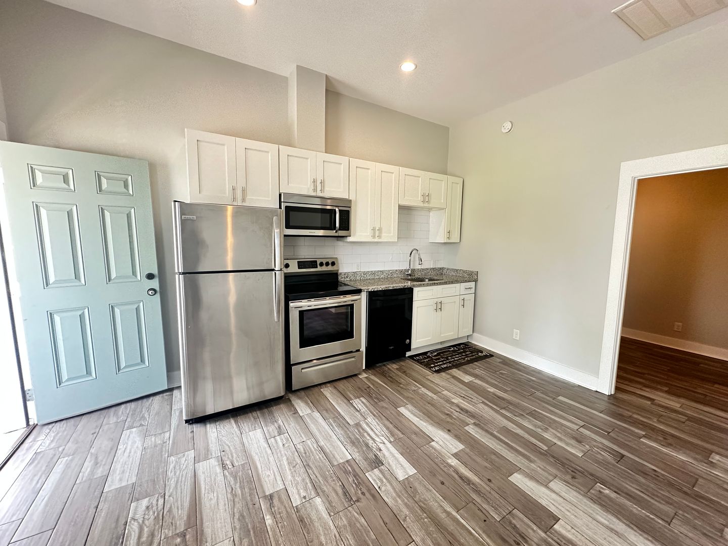 Savannah Apartment: 7 Pearl St