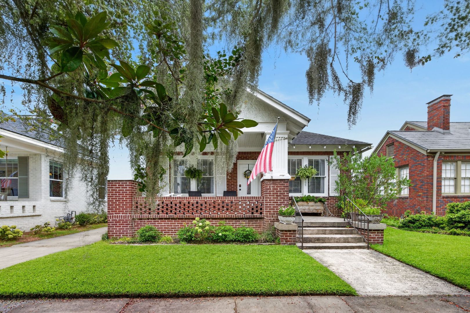 Savannah House: 305 E 54th St