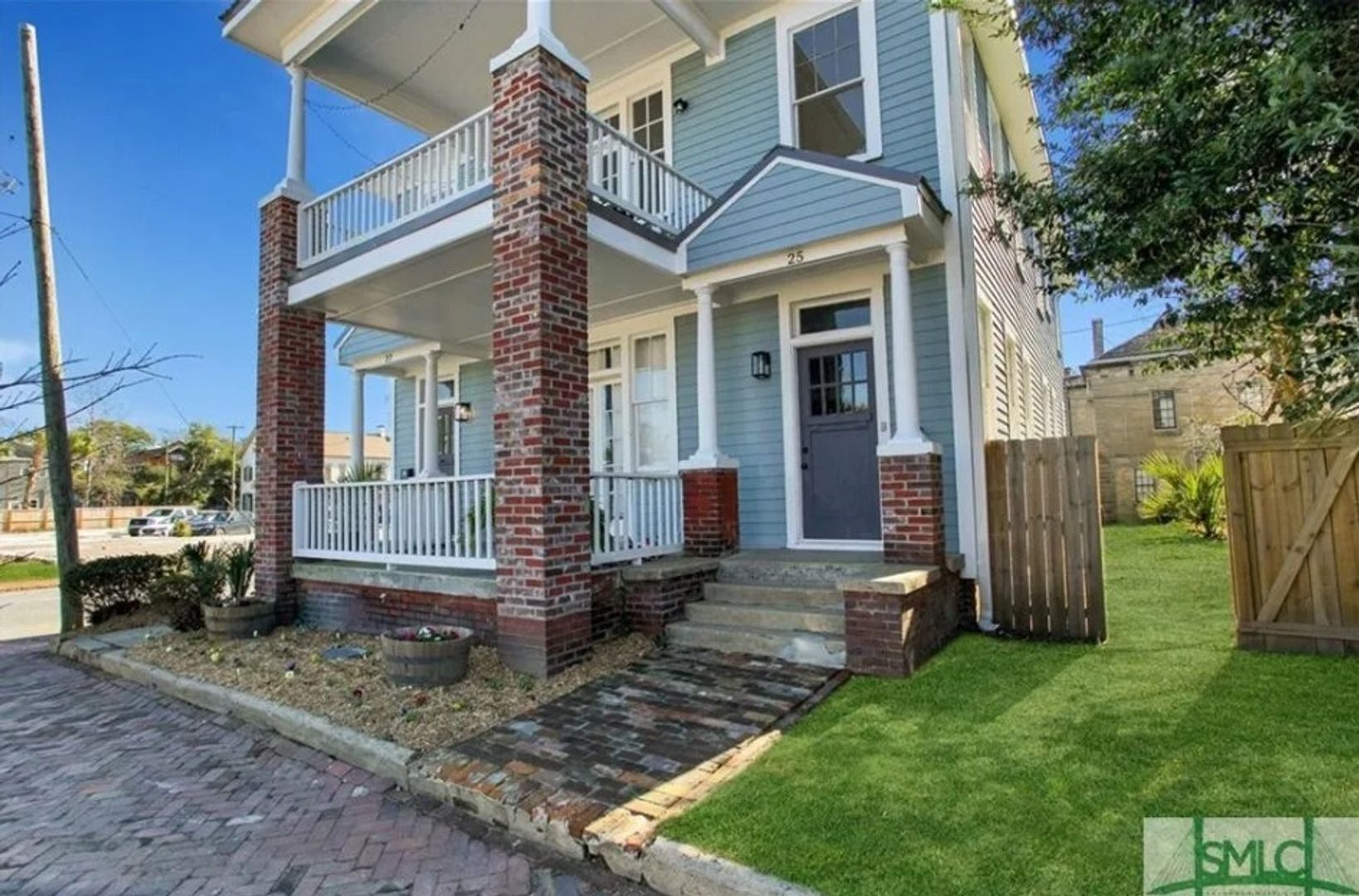 Savannah Apartment: 25 E 33rd St