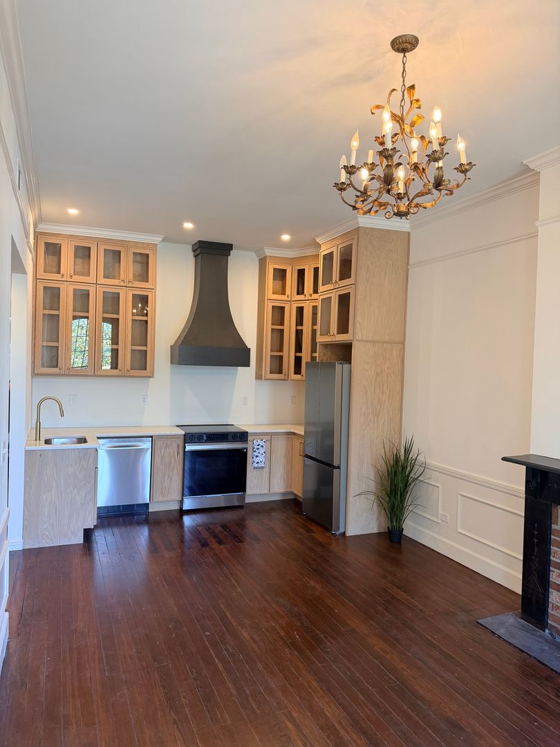 Savannah Apartment: 307 E Liberty St.