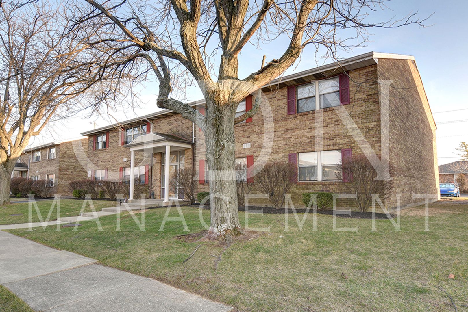 Vandalia Apartment: 880 West Alkaline Springs Road
