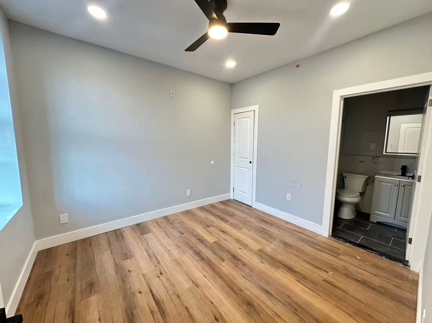Philadelphia Apartment: 29 S 2nd st
