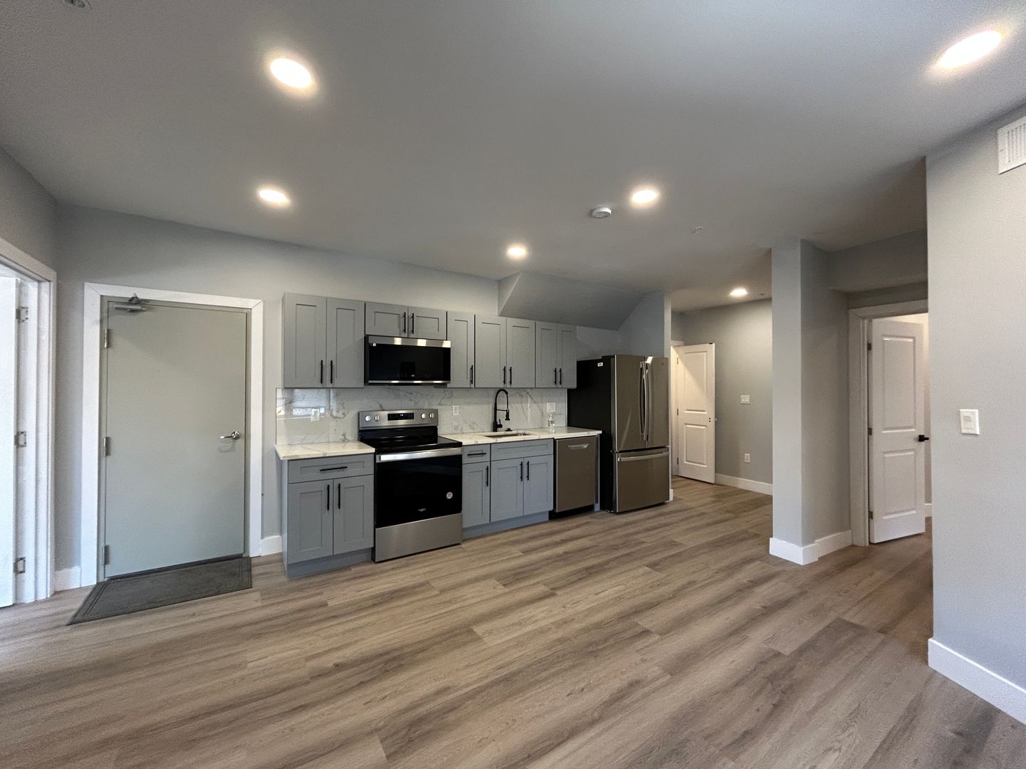 Philadelphia Apartment: 2104 Reed st