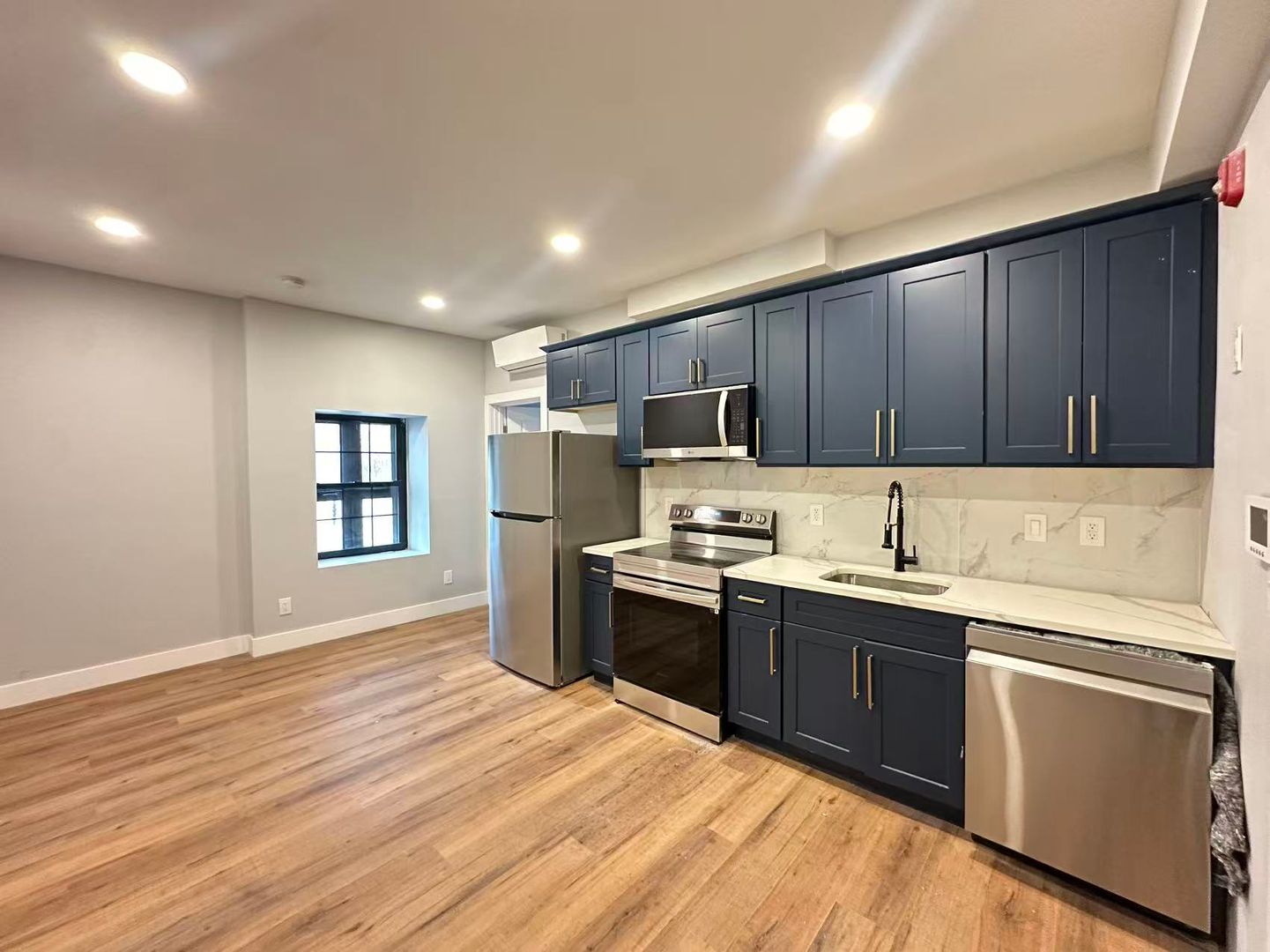 Philadelphia Apartment: 29 S 2nd st