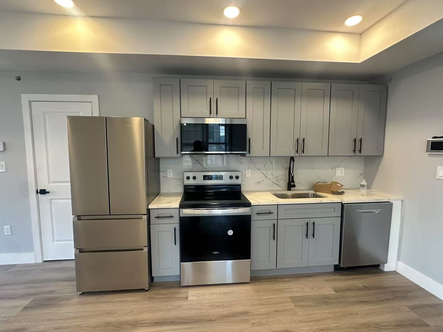 Philadelphia Apartment: 2104 Reed st