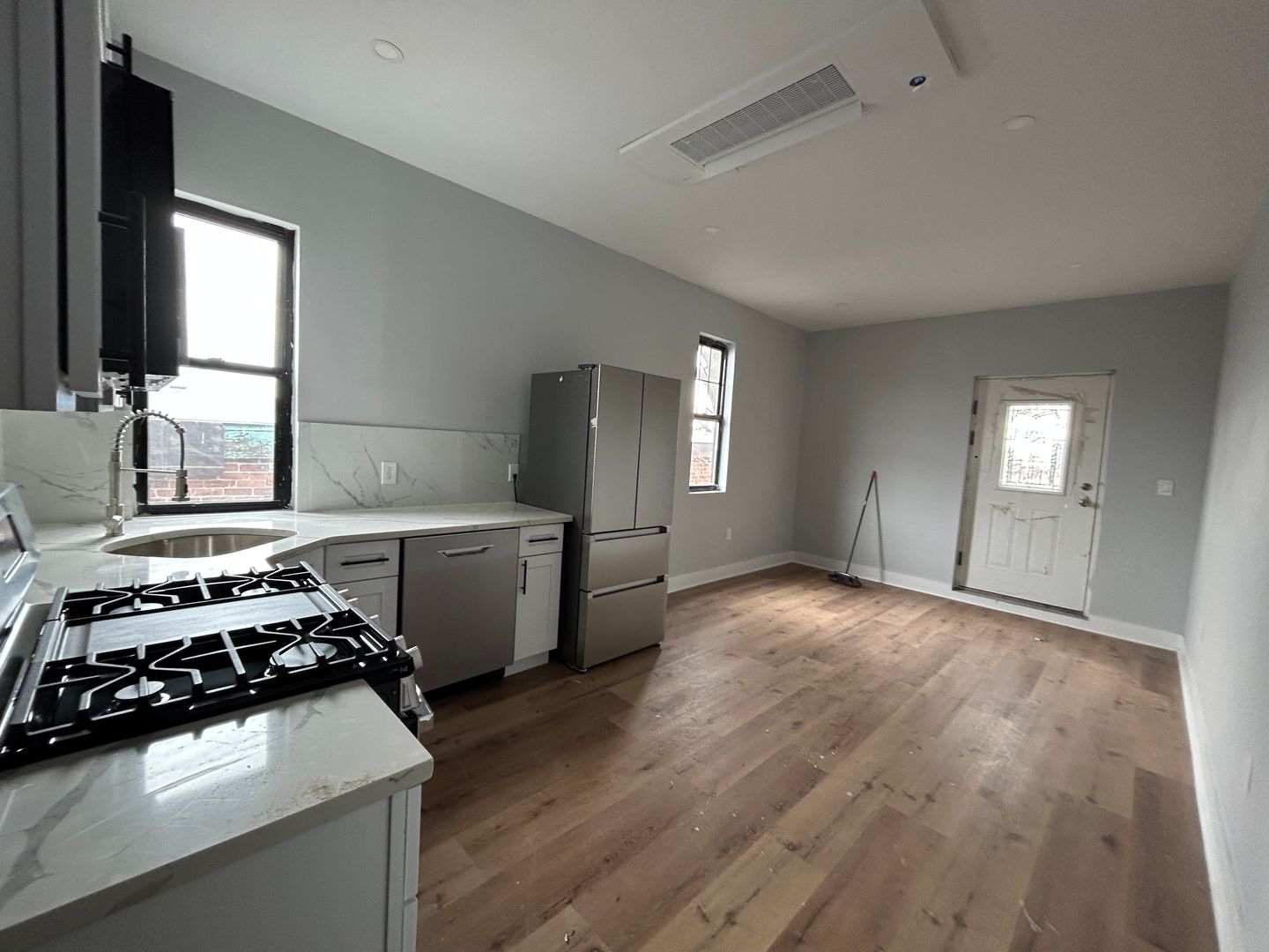 Philadelphia Apartment: 430 Dickinson St